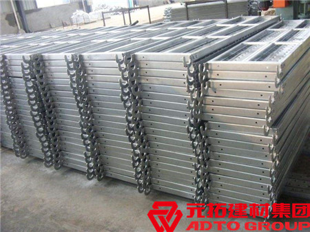 鋼跳板規(guī)格型號(hào)有幾種？鋼跳板生產(chǎn)廠家電話是多少？