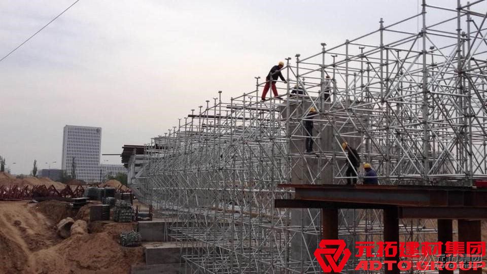 盤扣式腳手架在搭建時應(yīng)注意哪些？