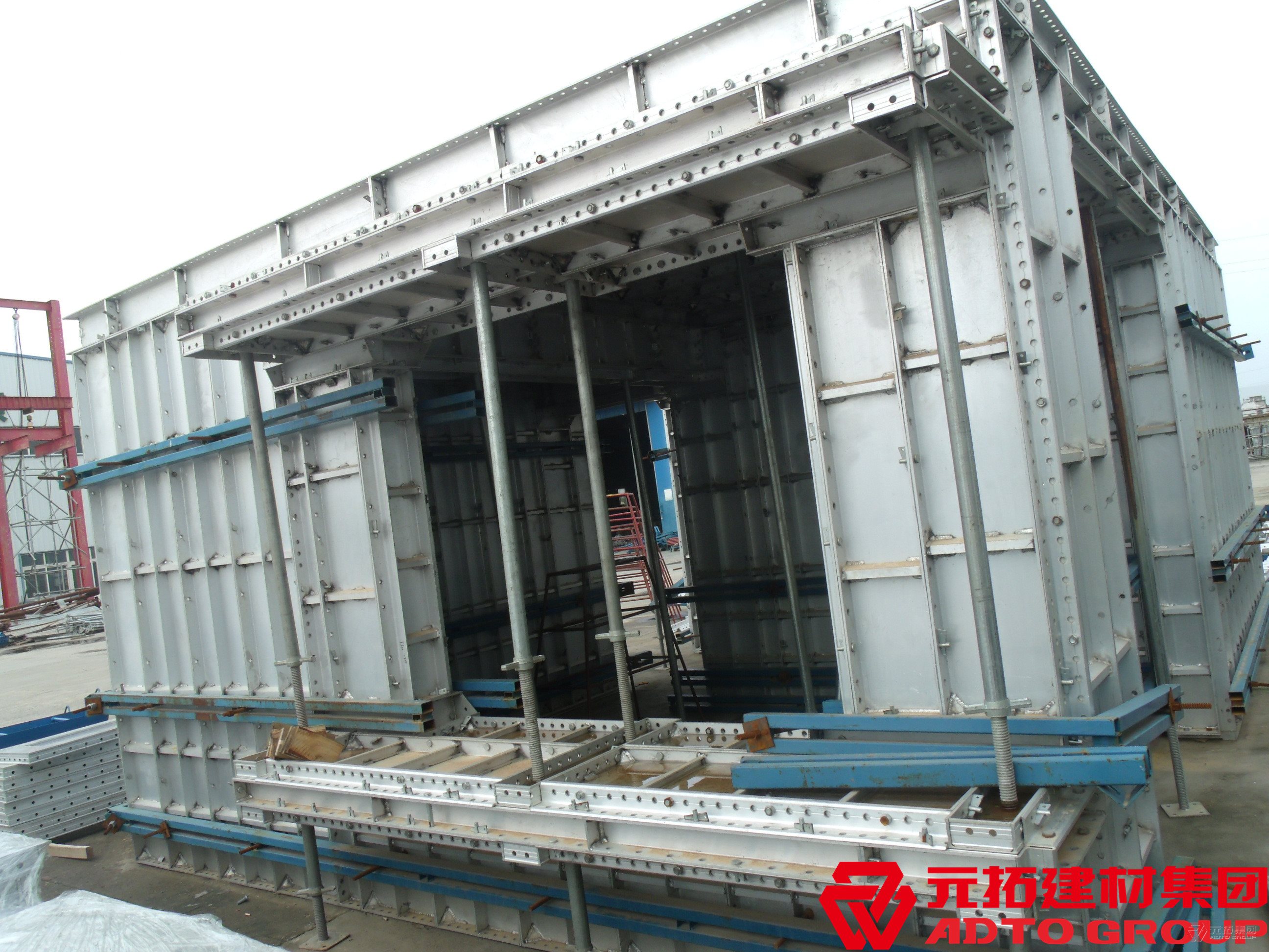 鋁合金模板系統(tǒng)由哪些構(gòu)件組成？有何特點？