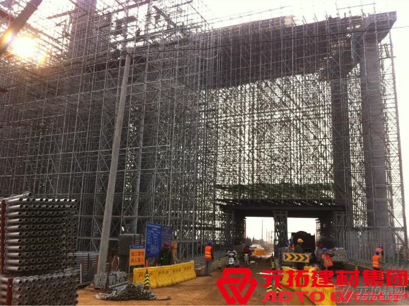 盤扣式腳手架相比傳統(tǒng)式腳手架有哪些優(yōu)勢(shì)？